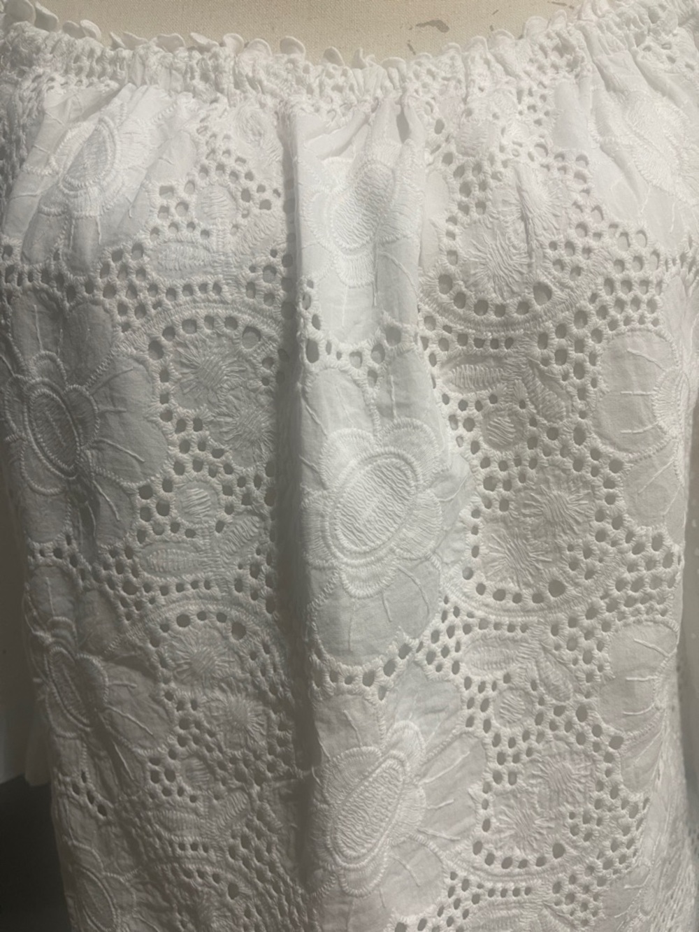 Lilly Pulitzer White Off-Shoulder Eyelet Lace Women's Top - Picture 4 of 6